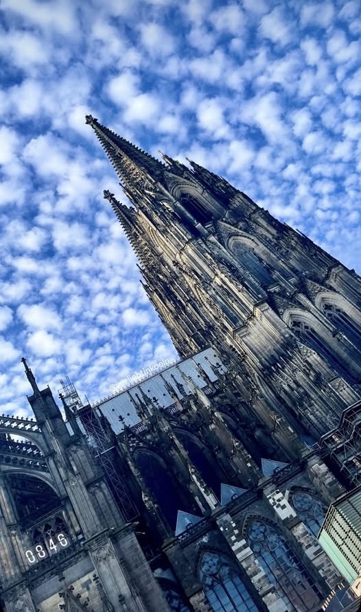 Pünktchen-Wolken am Donnerstagmorgen über dem Dom - Screenshot