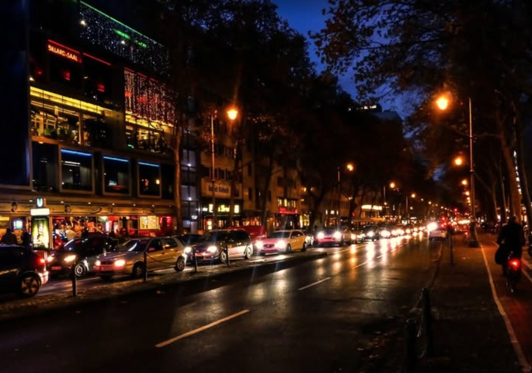 Kölner Ringe, nachts ( Blickrichtung Rudolfplatz)