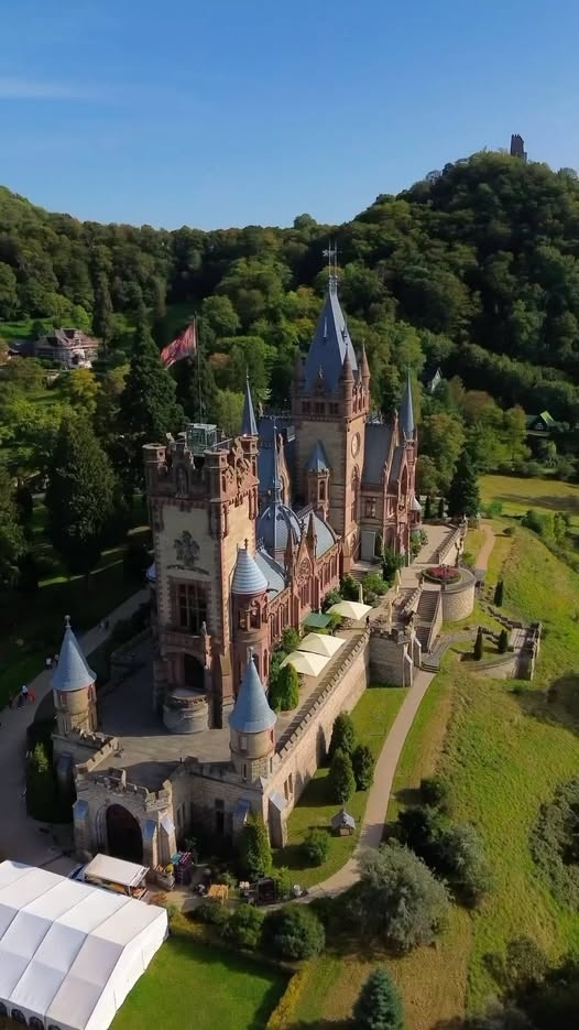🏡Drachenburg Castle, Germany.  - Is a private villa styled as a palace and constructed in the late 19th century. It was completed in only two years (1882–84) on the Drachenfels hill in Königswinter, a German town on the Rhine near the city of Bonn.