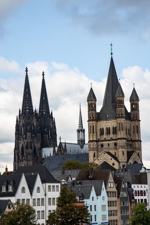 Kölner Altstadt - mit Groß St. Martin / Kölner Dom