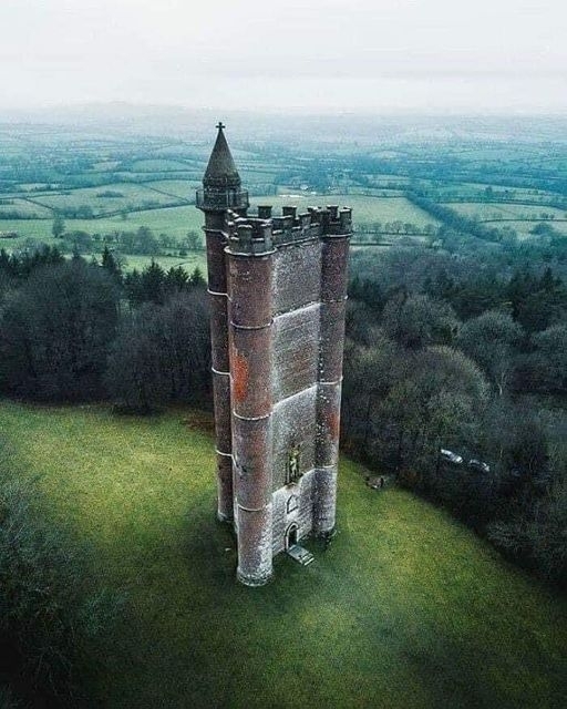 Dies ist Alfreds Turm in Somerset, England.