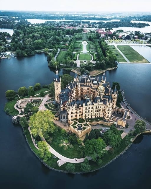 Schwerin Castle 🏰 Germany